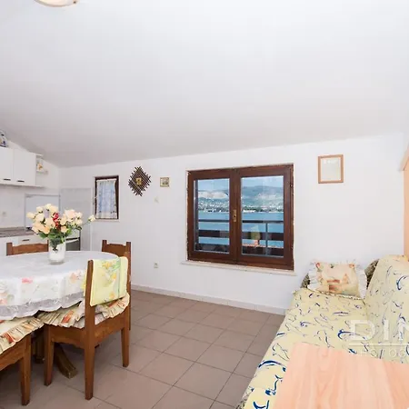 Lela, Next To The Beach Apartment