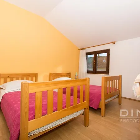 Apartment Lela, Next To The Beach Trogir