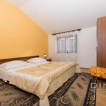 Apartment Lela, Next To The Beach *