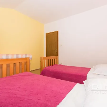 Apartment Lela, Next To The Beach *