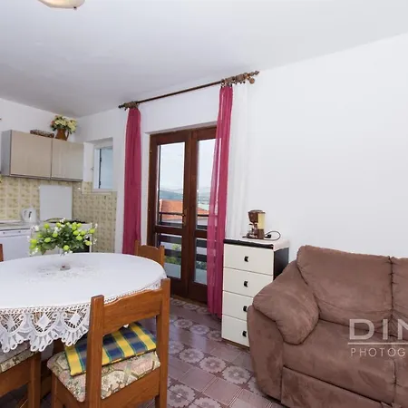 Apartment Lela, Next To The Beach *